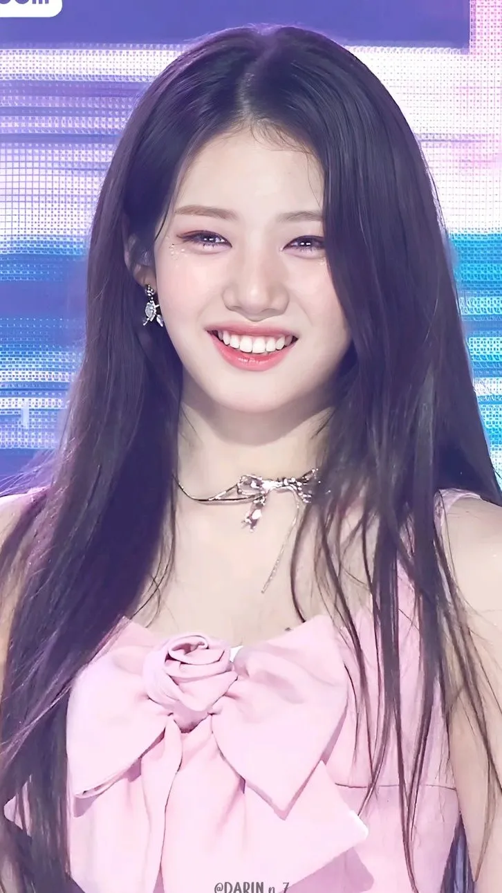 ai character: Rora  background