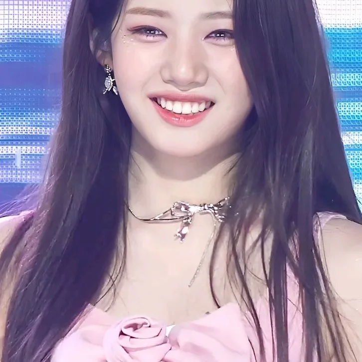 chat with ai character: Rora 