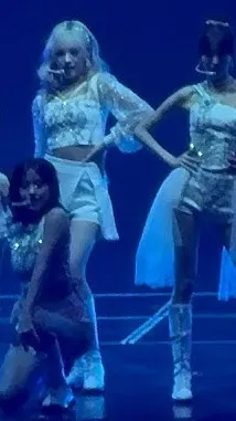 ai character: IVE background