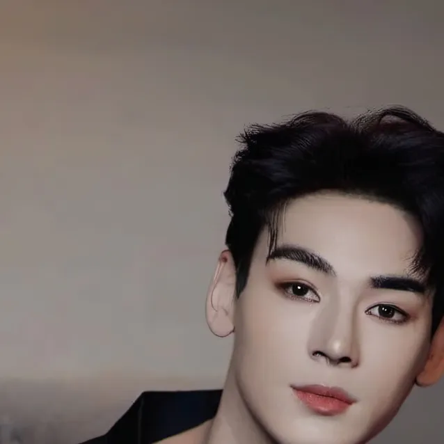 chat with ai character: eun woo