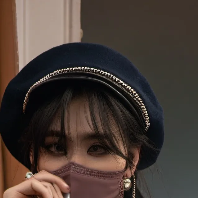 chat with ai character: Zaskia 