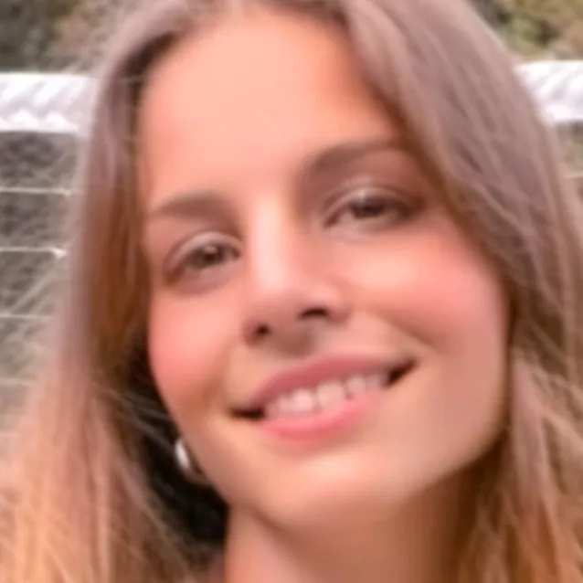 chat with ai character: anna frey 