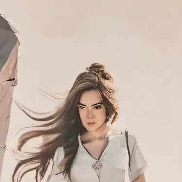 chat with ai character: Victory 