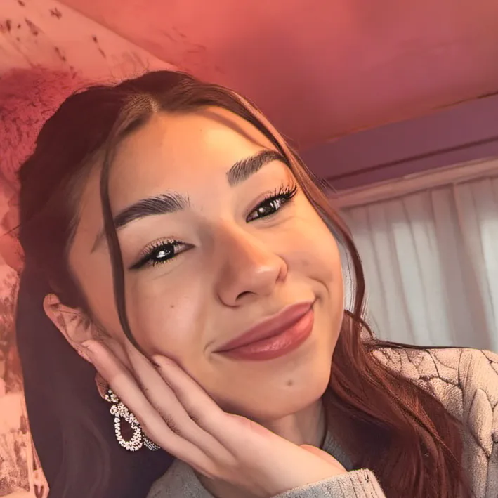 chat with ai character: Aleah