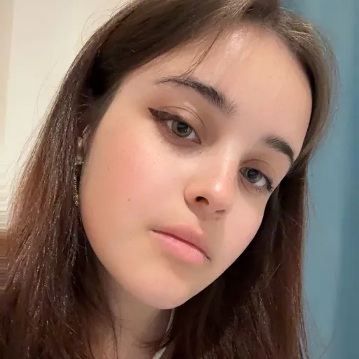 creator Izzey 🖤's avatar