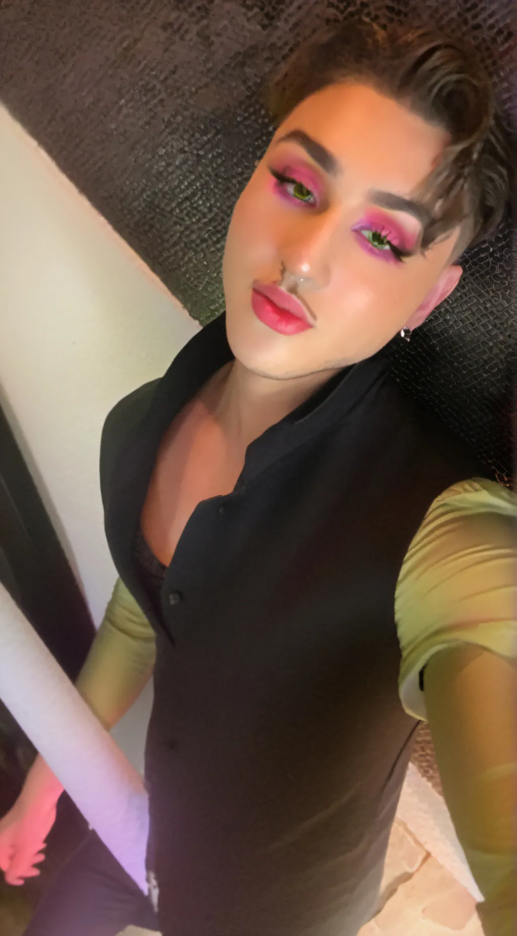 ai character: Enrique background