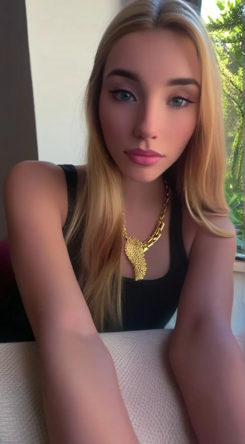 Talkie AI - Chat with Isa