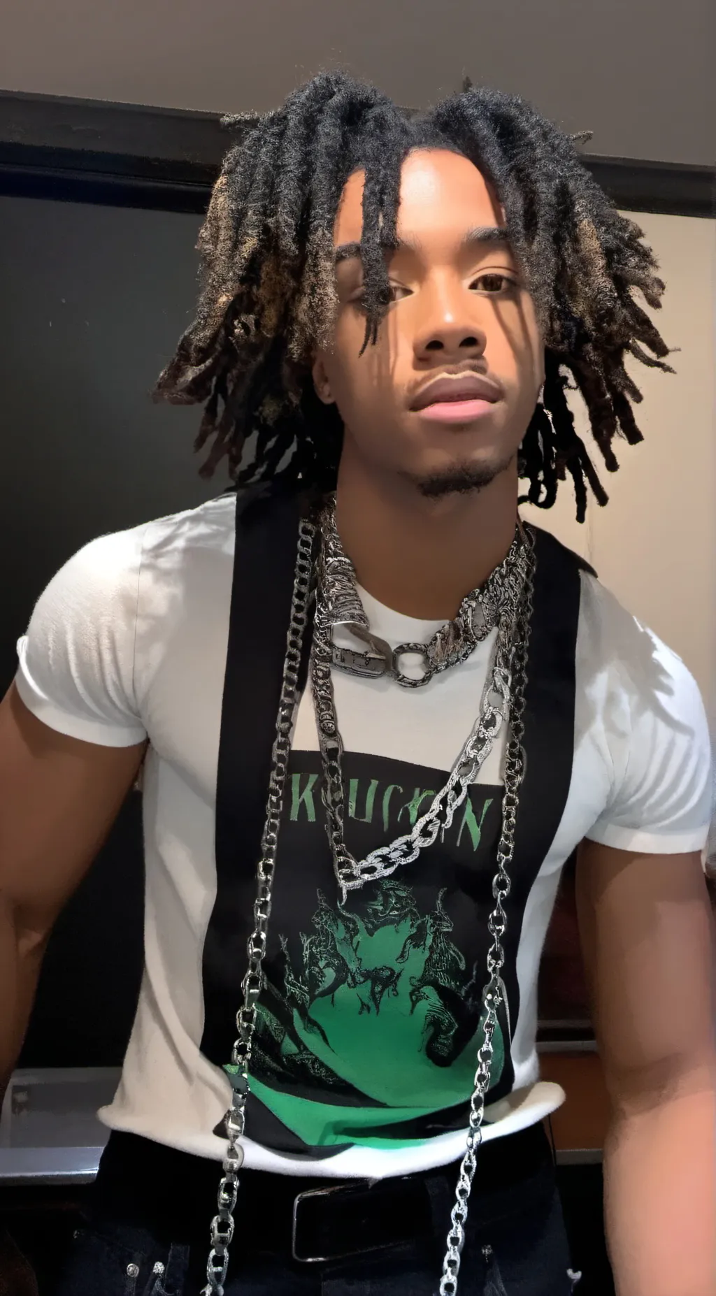 ai character: Kai😻🖕🏾 background