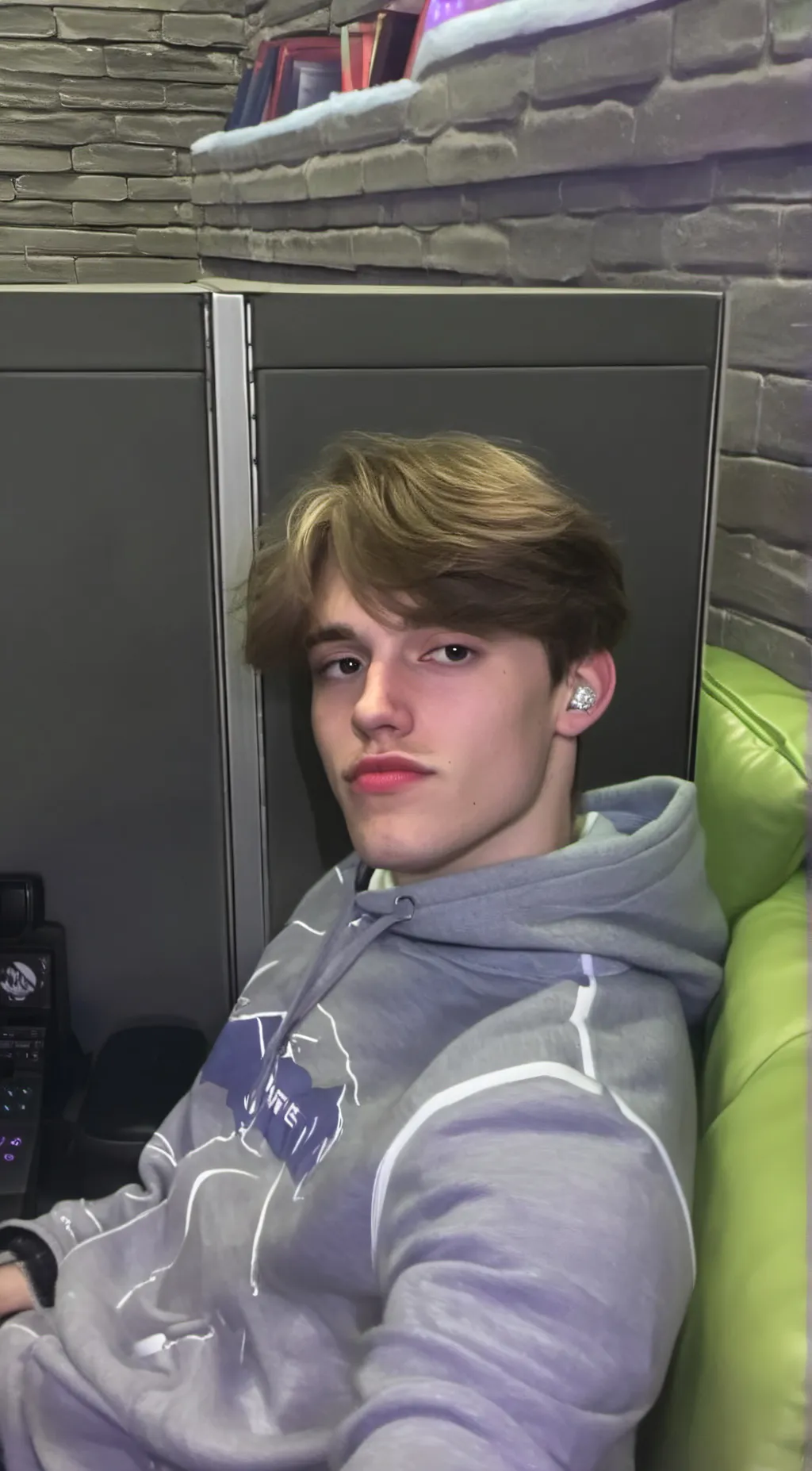 ai character: Clayton Sylvestre background