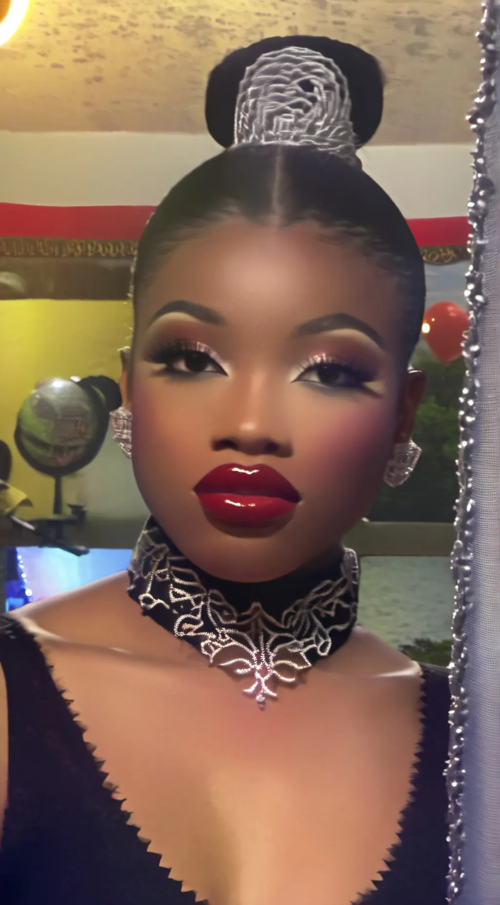 ai character: Queen Shirley background