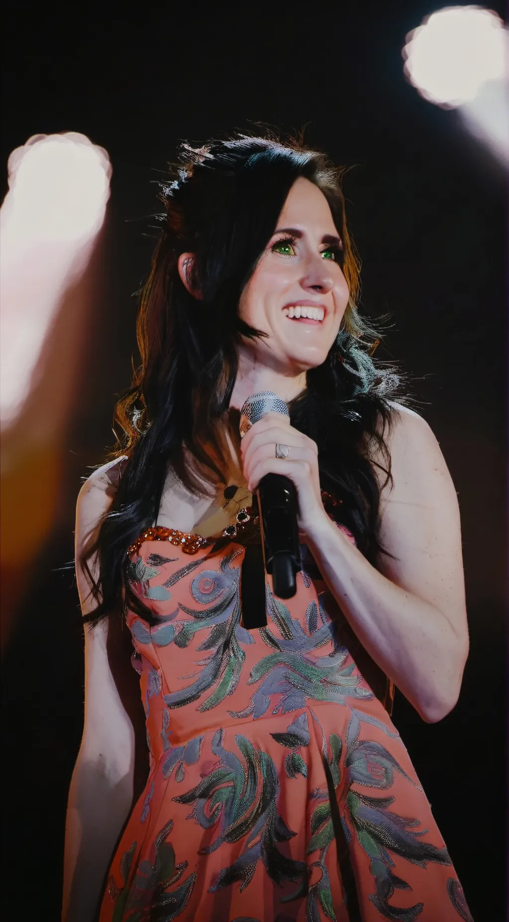 Talkie AI - Chat with Rosanne the Archer