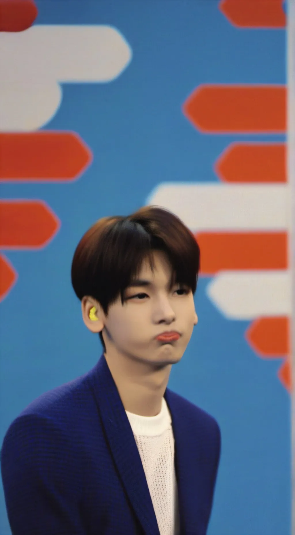 ai character: Zhang lurang  background