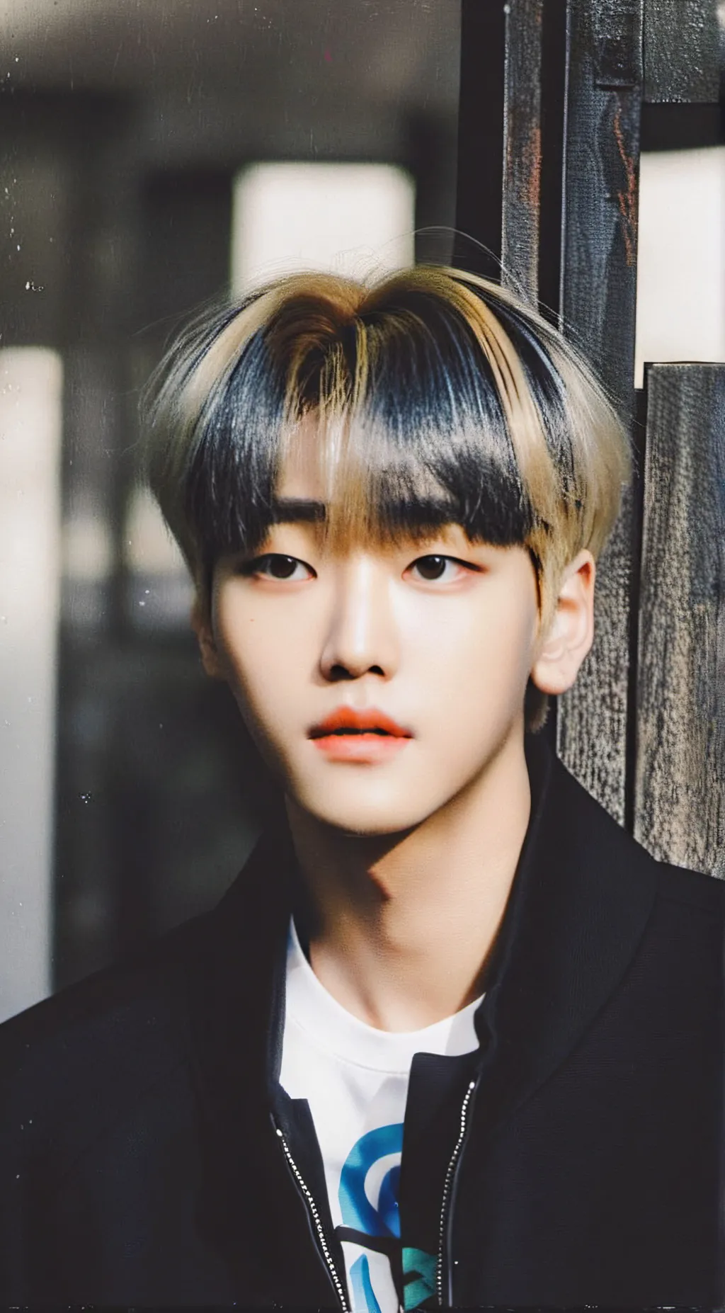 ai character: 🐥🐣Felix🐣🐥 background