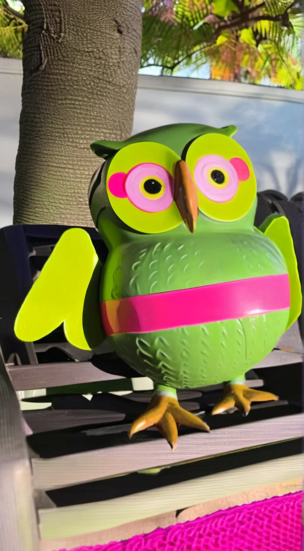 ai character: Bikini duolingo background