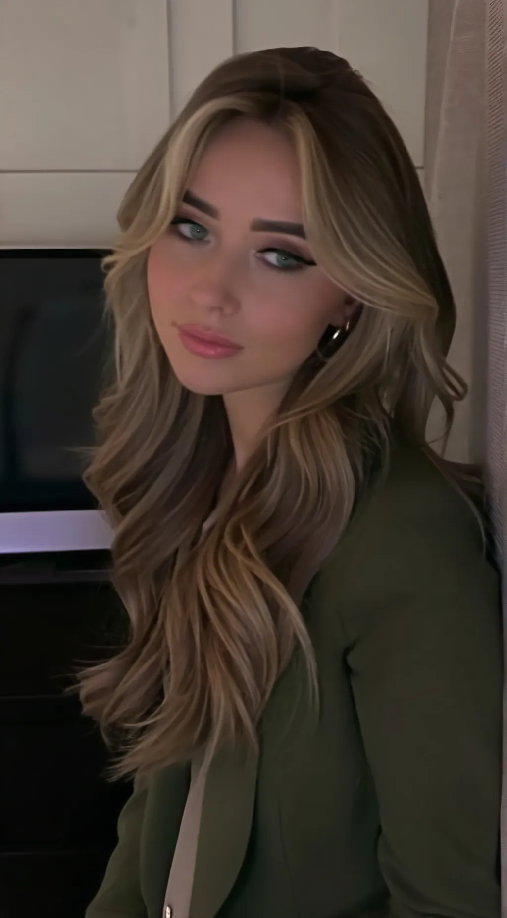 ai character: Emma background