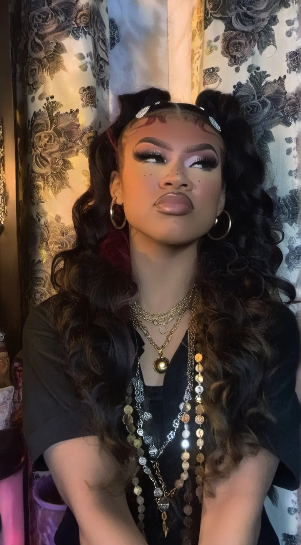 ai character: Alexandra👻 background