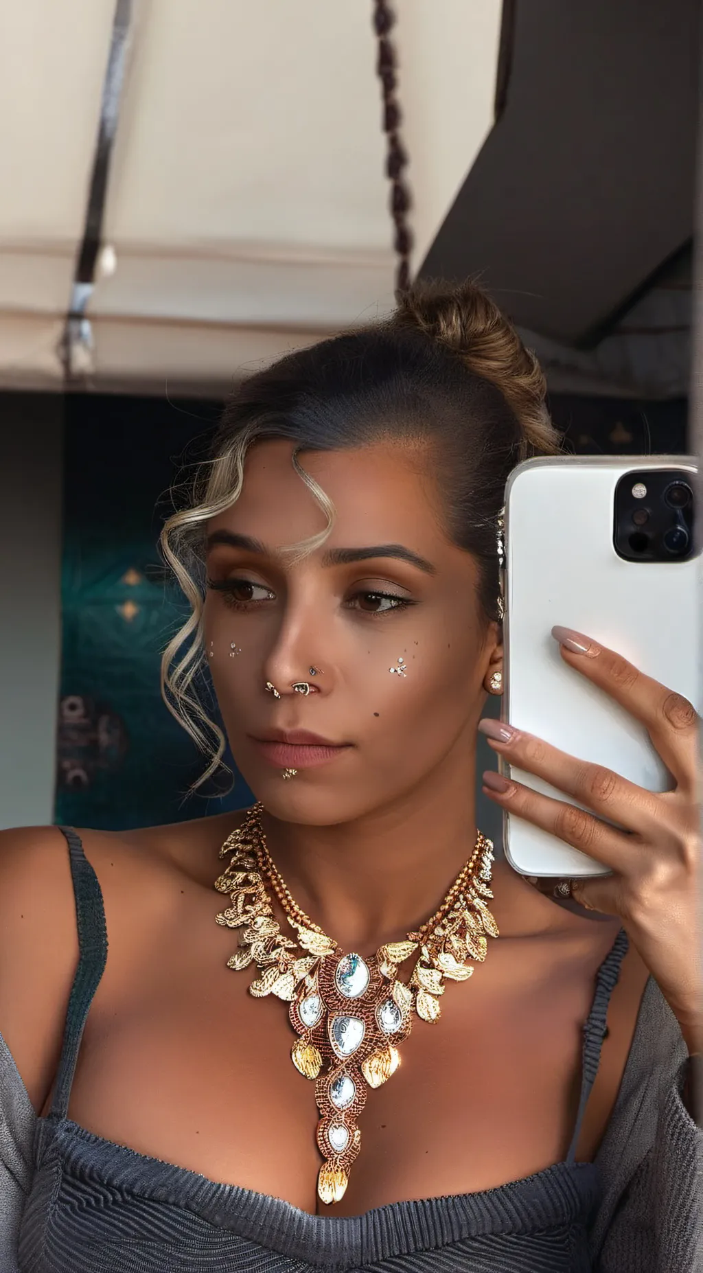 ai character: Luna background