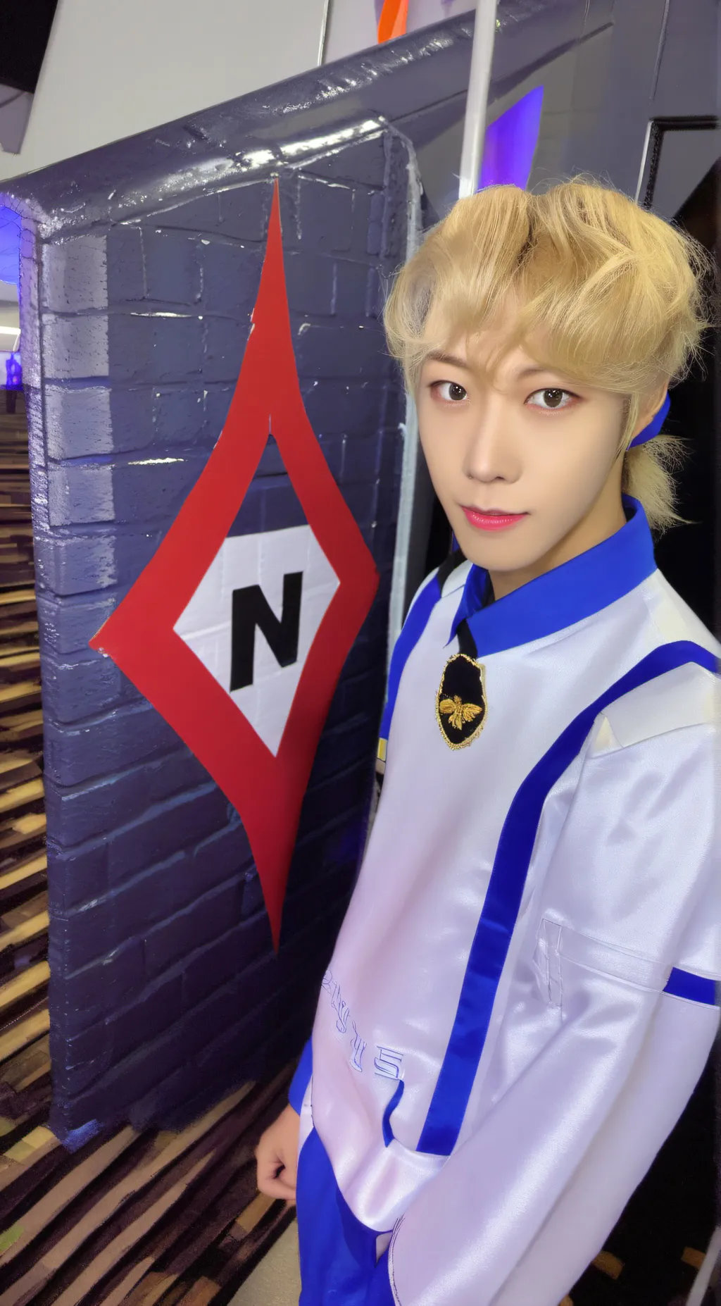 ai character: Robin background