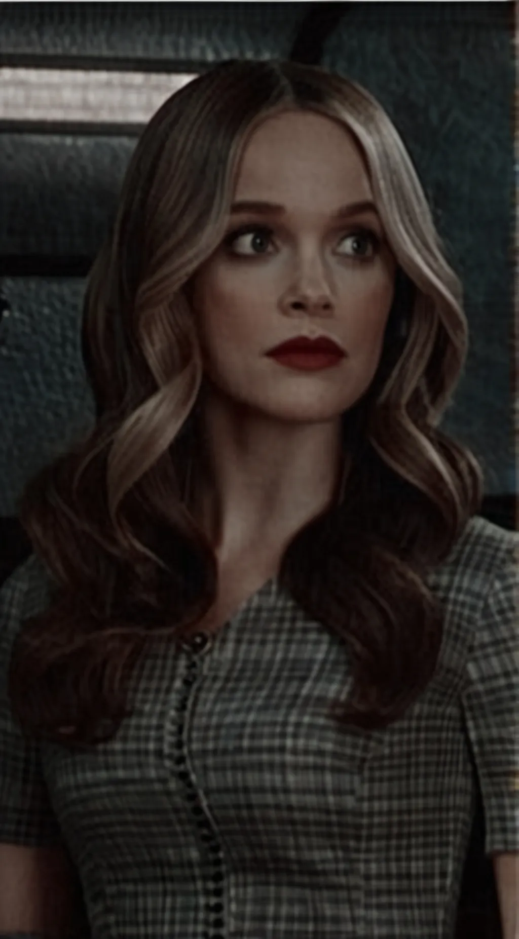ai character: Caitlin snow background