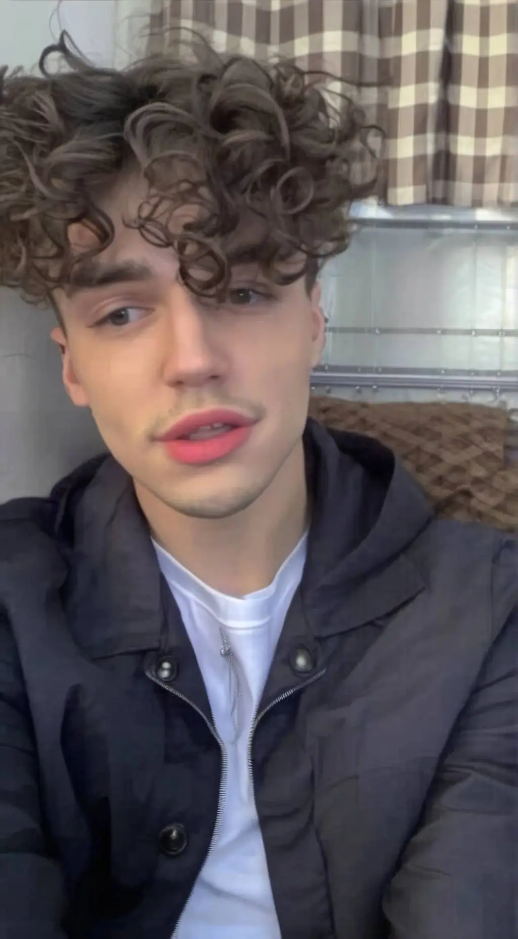 Talkie AI - Chat with Jonathon 