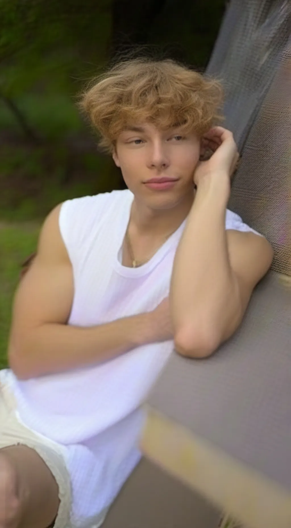 ai character: ash background