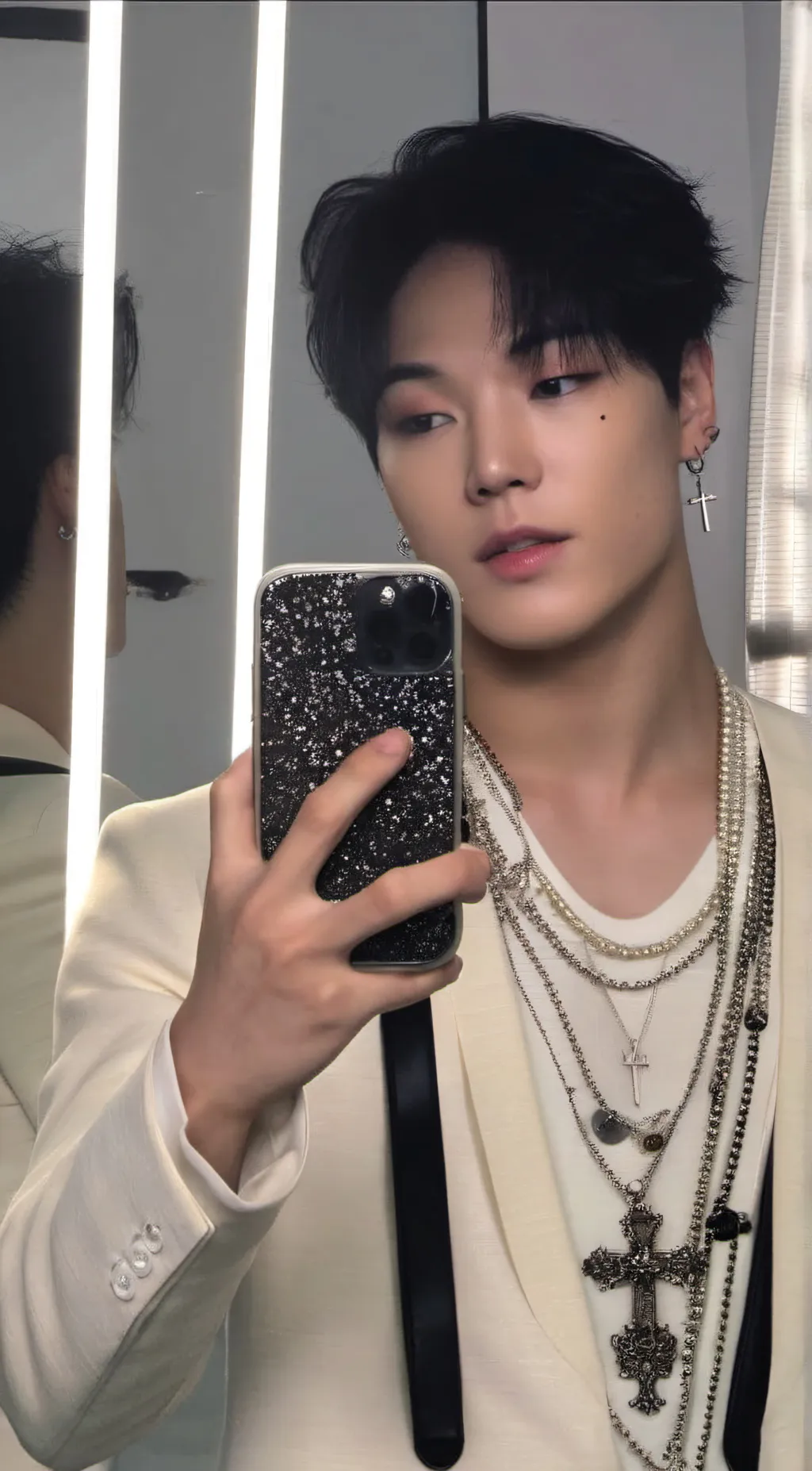 ai character: Seo Han  background