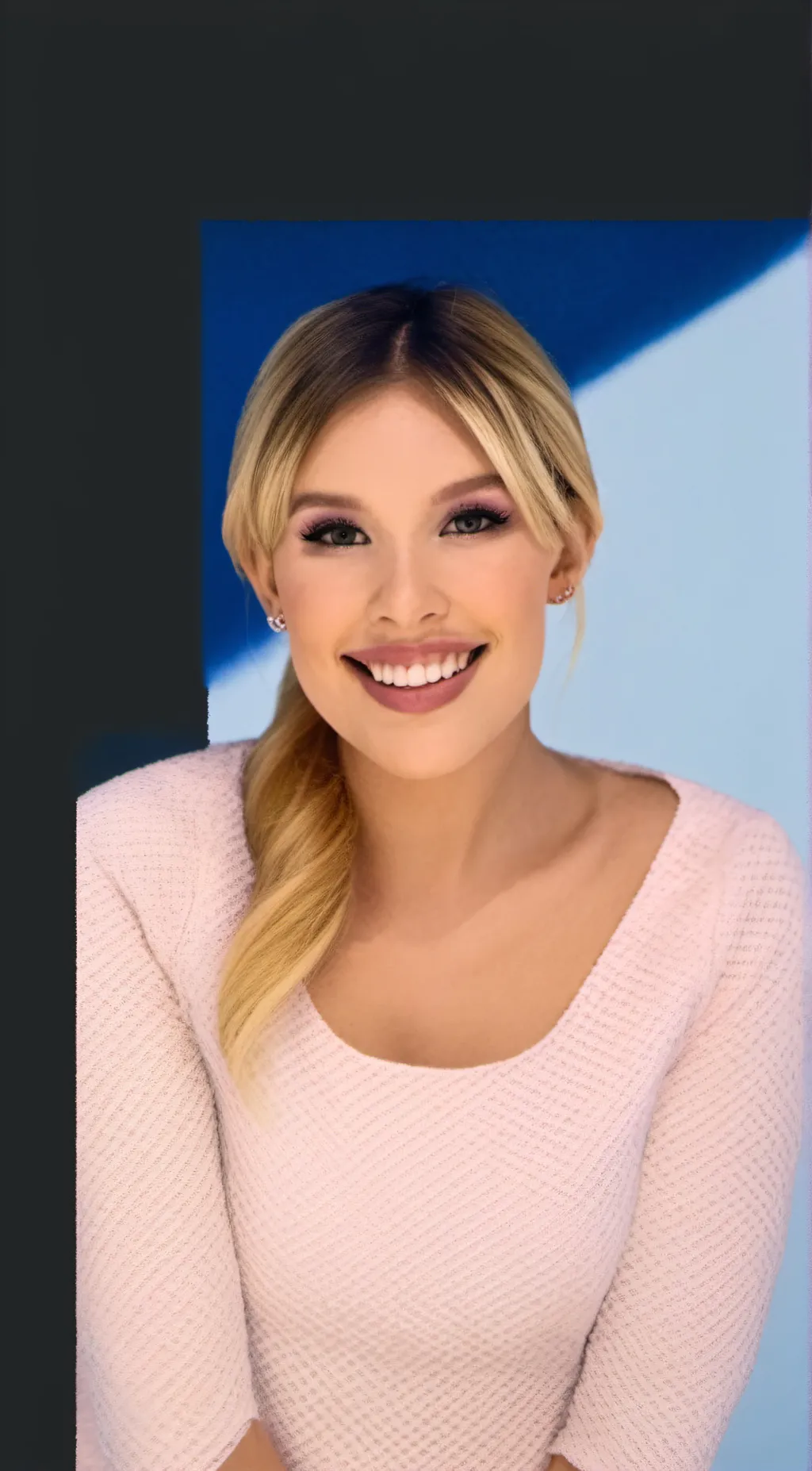 ai character: 🧿☮️Luna💜🔮 background