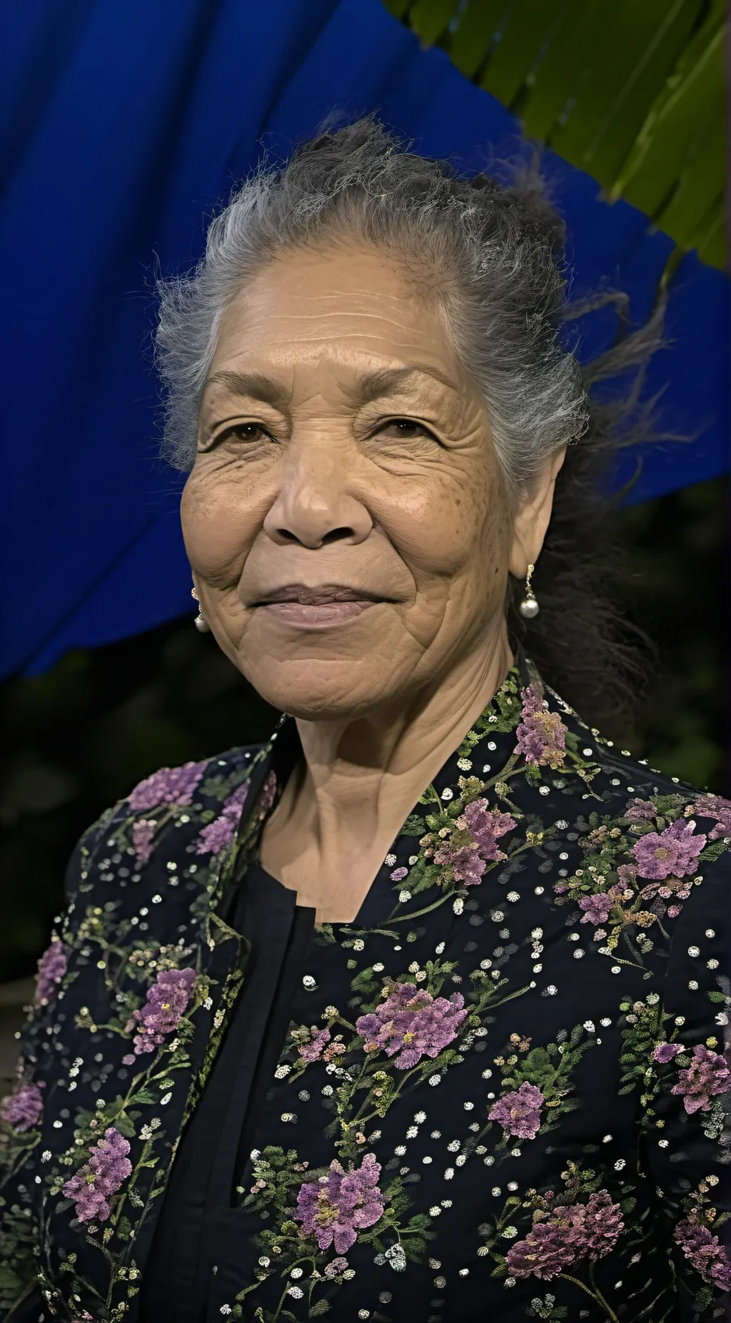 ai character: Mamá menche  background