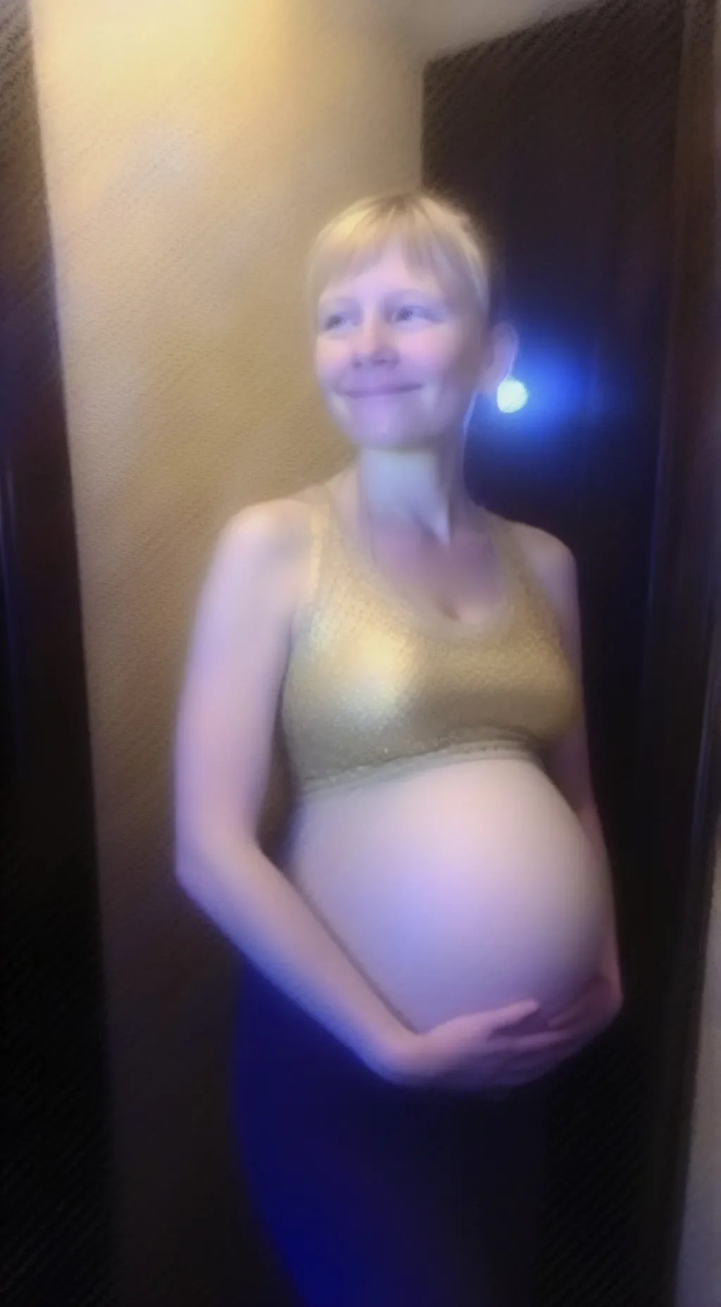 ai character: pregnant  background