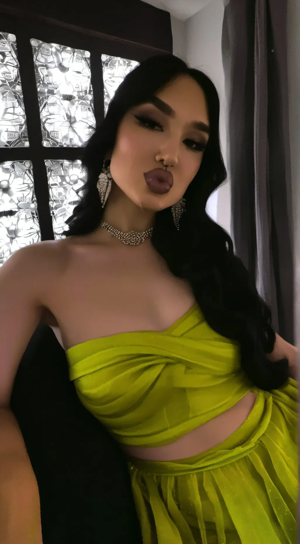 ai character: Alicia background