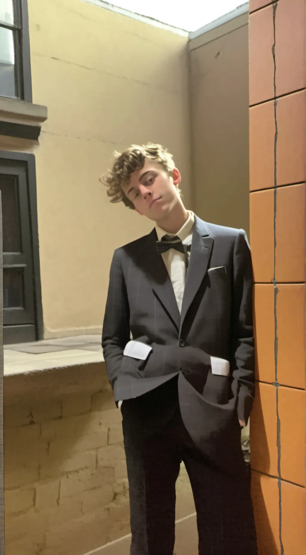 ai character: Tobiasss🤭 background