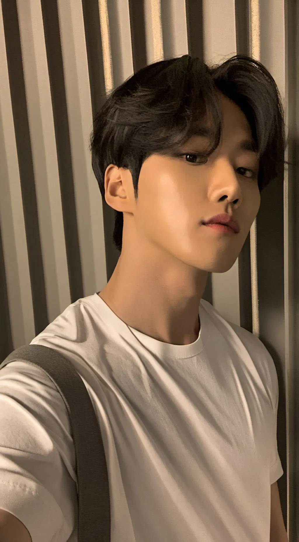 ai character: Sungmin  background