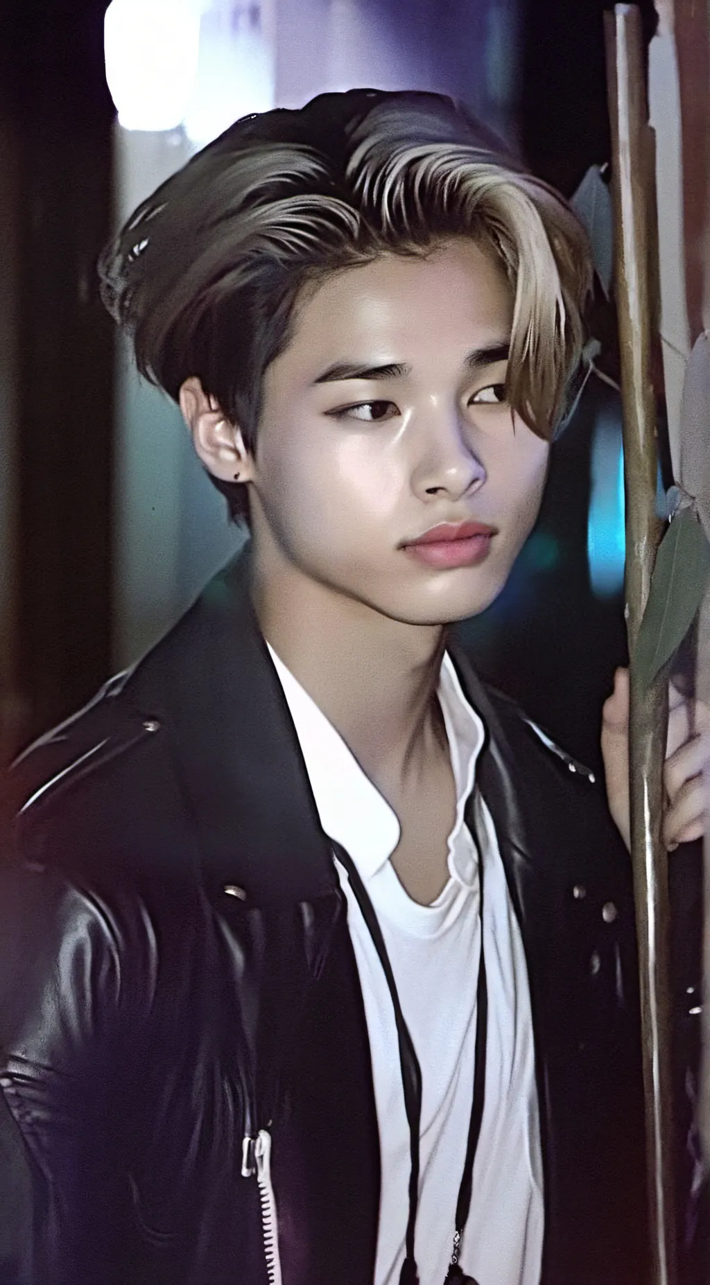 ai character: Niki  background