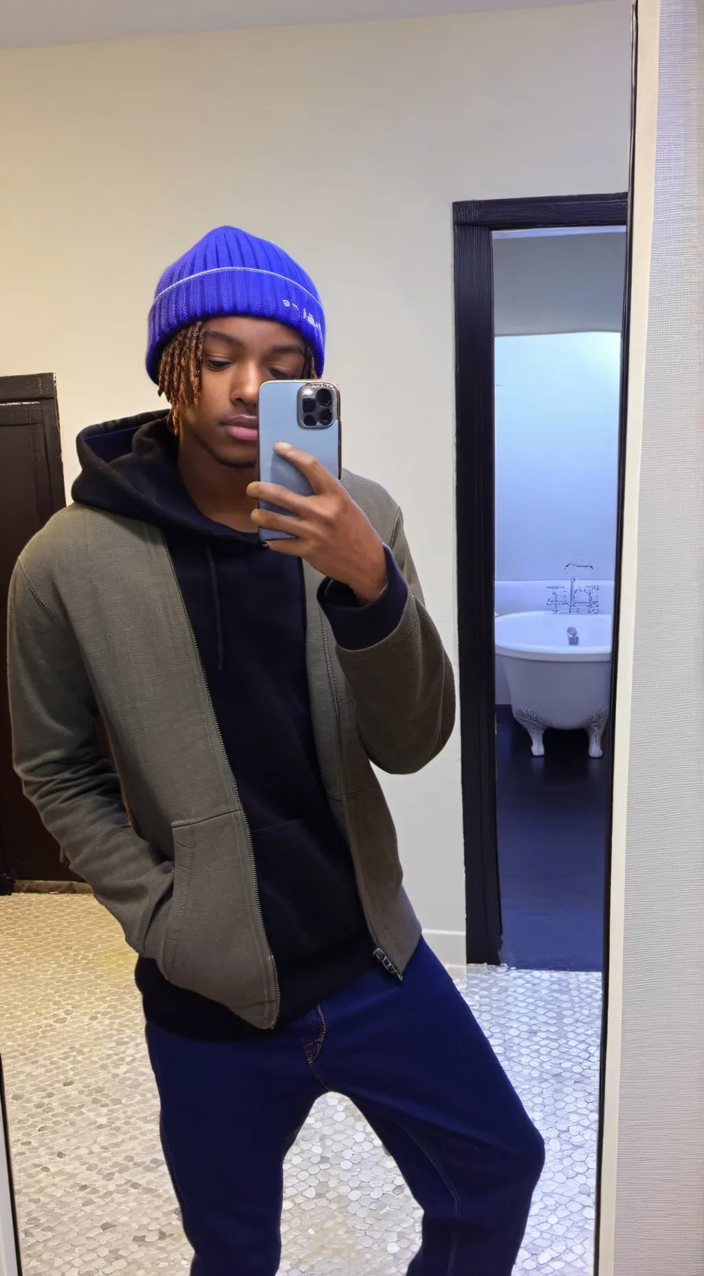 ai character: Mia background