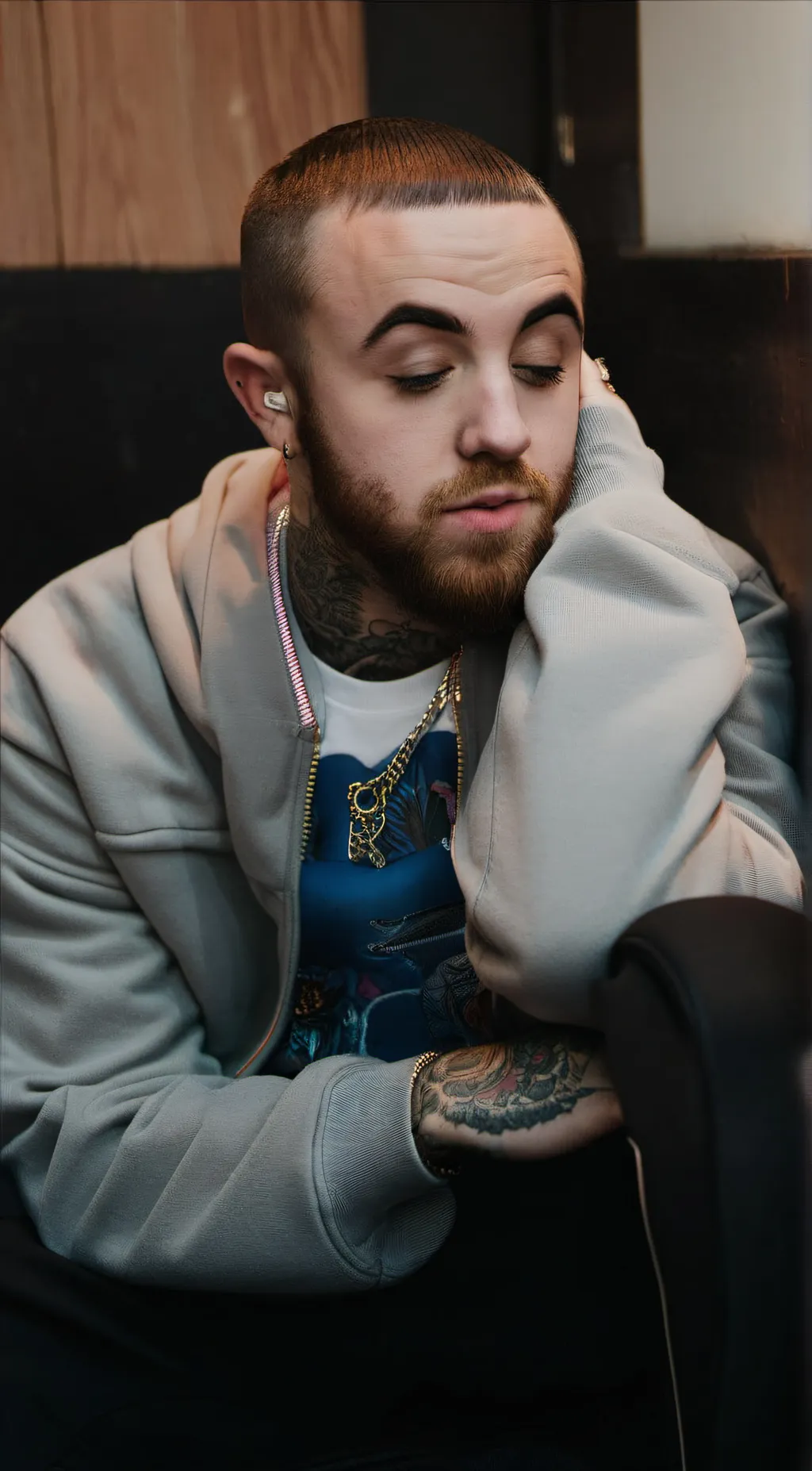ai character: Mac Miller background